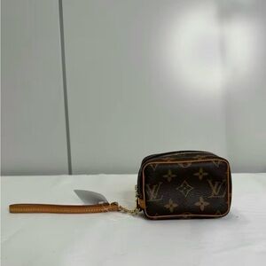 Louis Vuitton Monogram Wapity